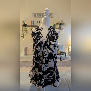 EXPRESS DESIGN STUDIO LARGE BLACK/WHITE RUFFLED TOP V-NECK ZIP SIDE SLEEVELESS